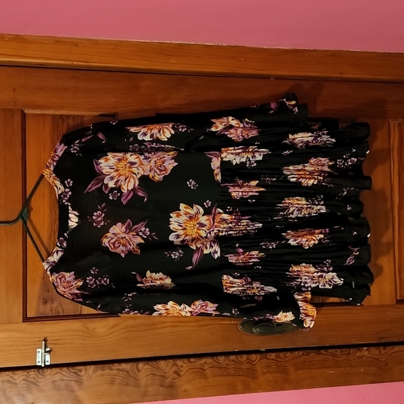 Woman's Plus Floral Terra & Sky Flowy Tunic Blouse w/ Button Detail Sz 1XL - Picture 2 of 5